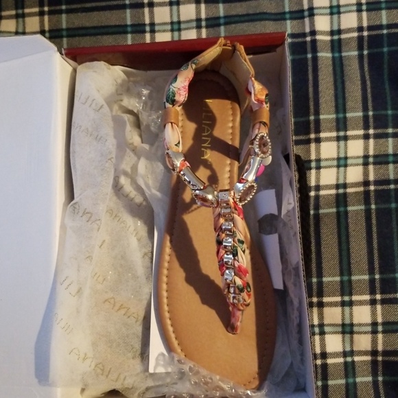 Sandals - Picture 2 of 5